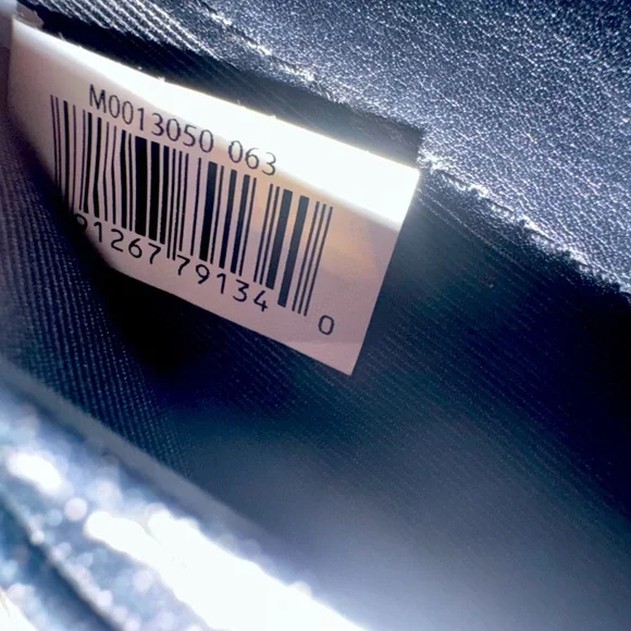 Marc Jacobs Tan Leather Bifold Wallet  mod: M0013050 slight button wear - Picture 10 of 10